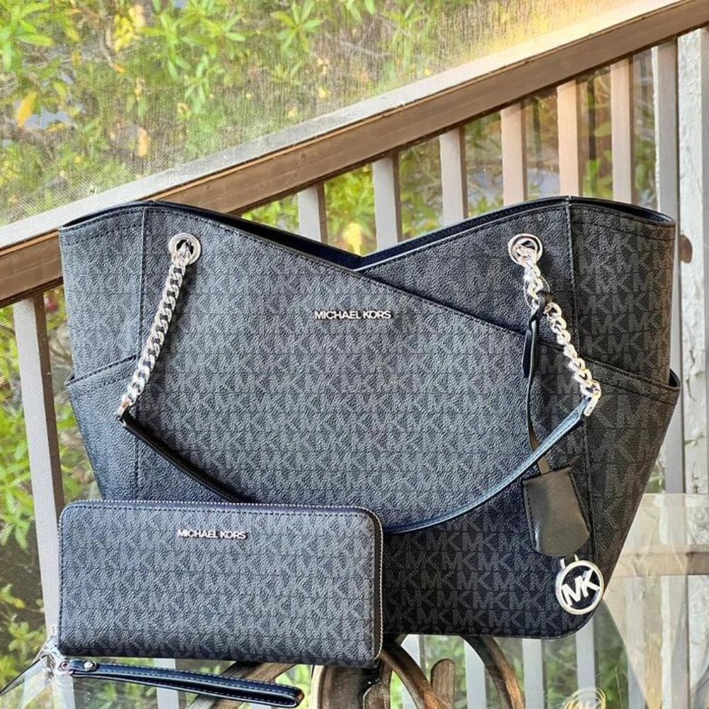 "✨ Michael Kors Black & Silver Signature Duo: Elevate Your Style!" 🖤👜💳